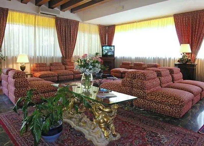 Pinewood Hotel 4*