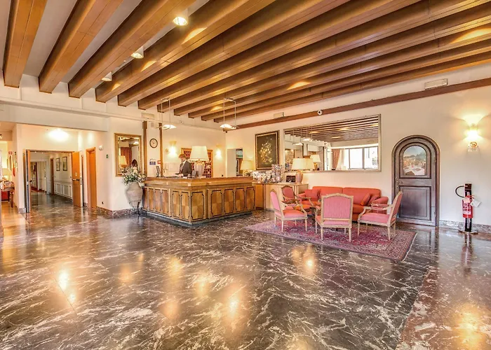 Pinewood Hotel