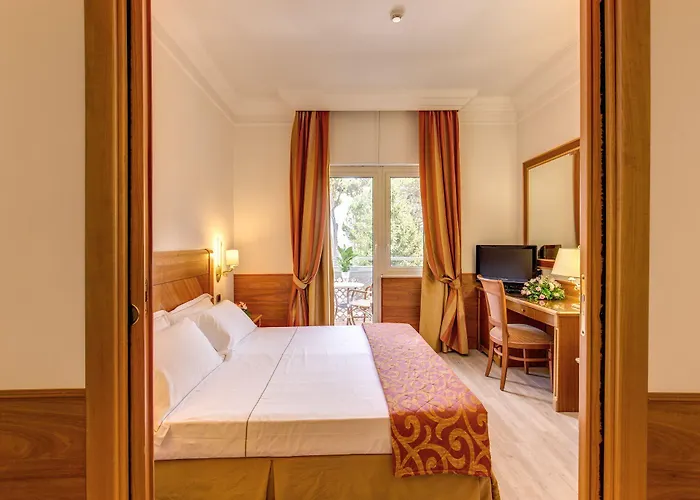 Pinewood Hotel