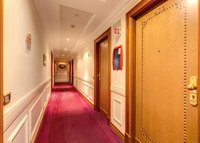 Pinewood Hotel