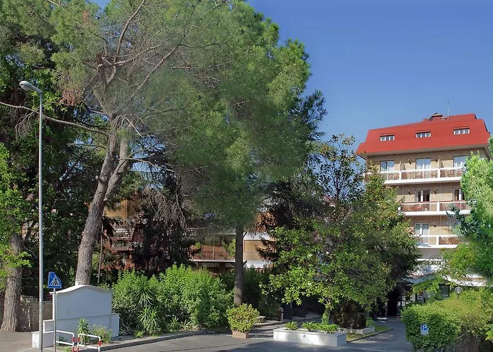 Pinewood Hotel